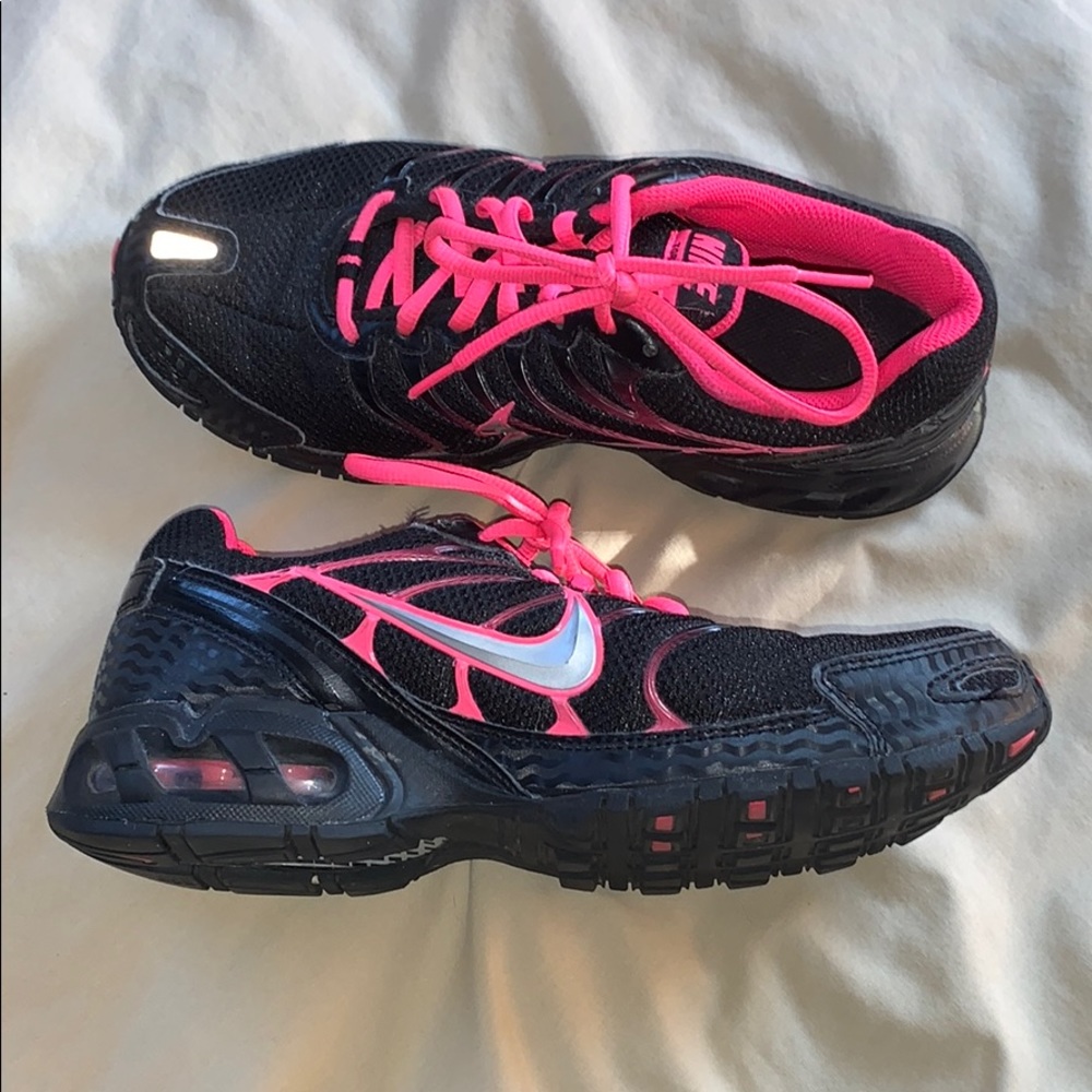 Nike Air Torch 4, Black and hot pink gym shoes!